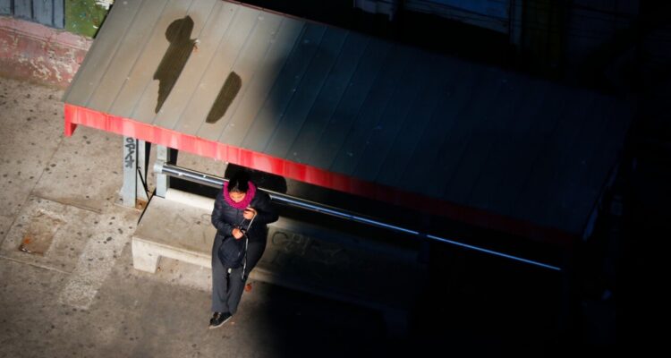 Corte de Santiago ordena a municipalidad indemnizar a familiares de víctima fallecida por derrumbe de paradero