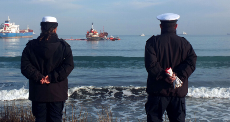 Investigan caída de hombre desde barcaza en región de Los Lagos