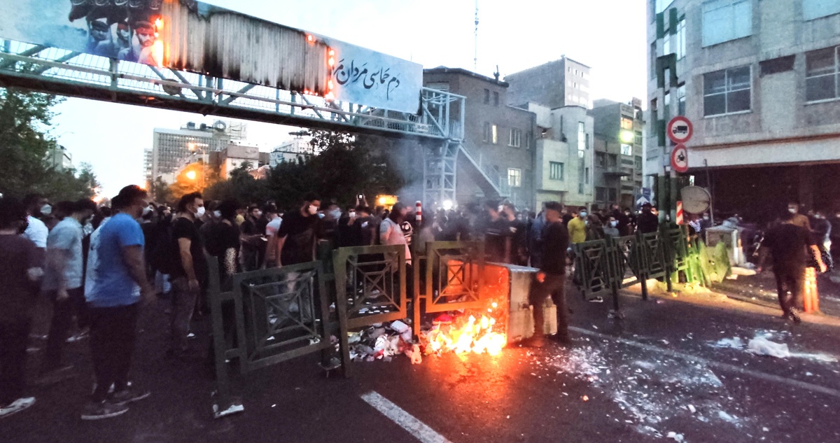 Irán anuncia fin de la policía de la moral tras meses de protestas que dejan cientos de muertos