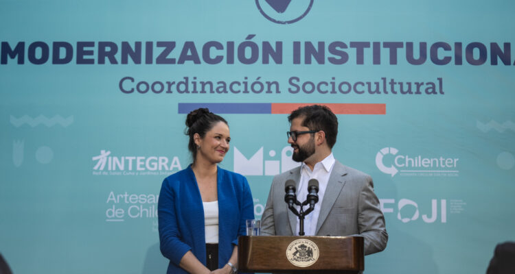 Irina Karamanos y Gabriel Boric