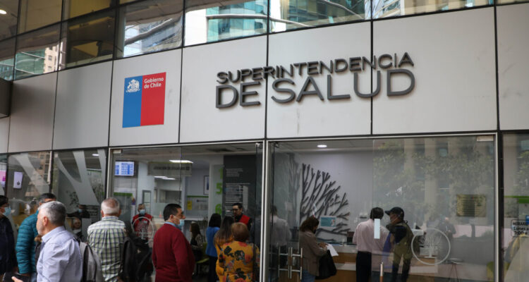“Transformar el modelo o el caos”: duro llamado de isapres a Super de Salud tras fallo de la Suprema