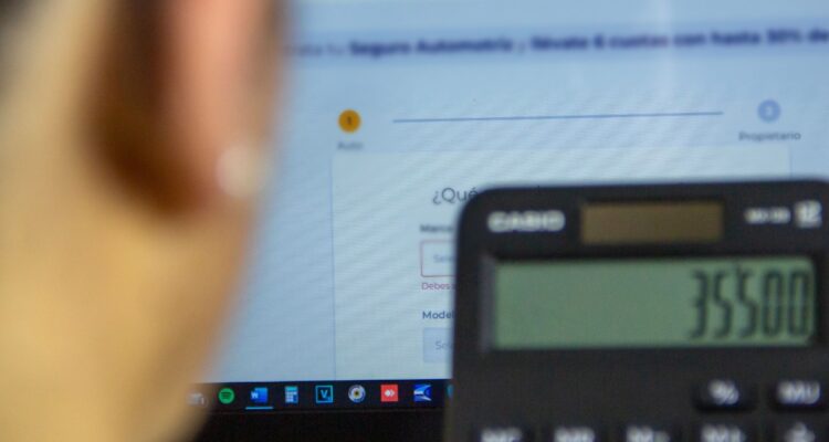 Cámara Nacional de Comercio pide al Gobierno evaluar pago de IVA que afectará a servicios en 2023