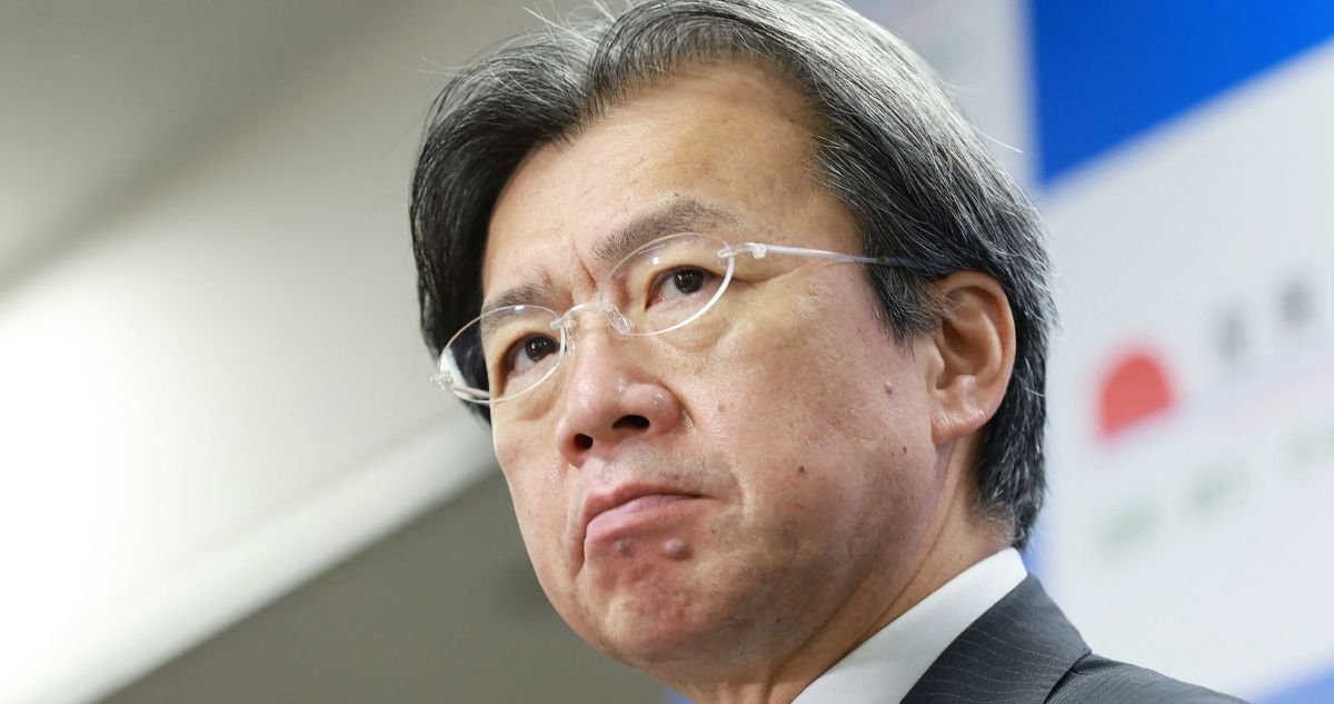 El ministro de Reconstrucción de Japón, Kenya Akiba.