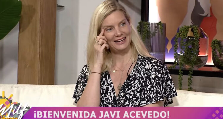 La actriz Javiera Acevedo en el set de Milf, donde se desempeñará como panelista.