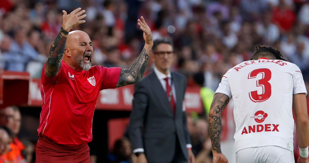 Jorge Sampaoli vive momentos de furia en el Sevilla.