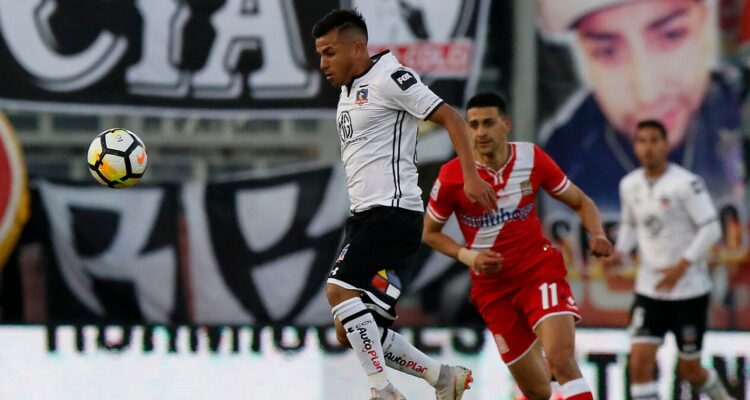 José Aguilera jugando por Colo Colo.