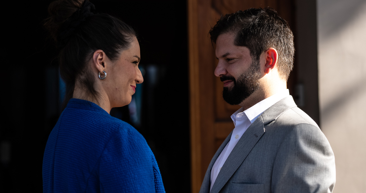 Irina Karamanos junto a Gabriel Boric