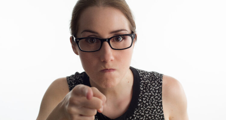 Empresa ofrece que contrates una “Karen” para alegar por ti