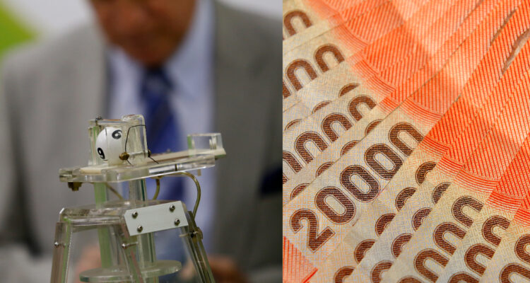 Fotografía del sorteo llamado La Suerte de Ser Chileno. A su lado, una foro de billetes chilenos.