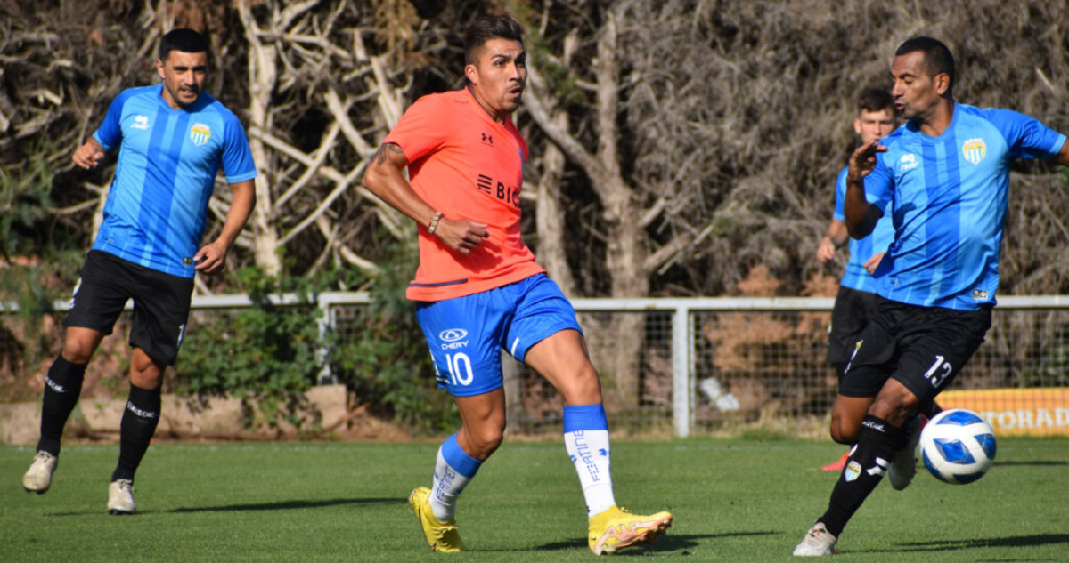 Universidad Católica despidió el año con dos goleadas ante Magallanes.