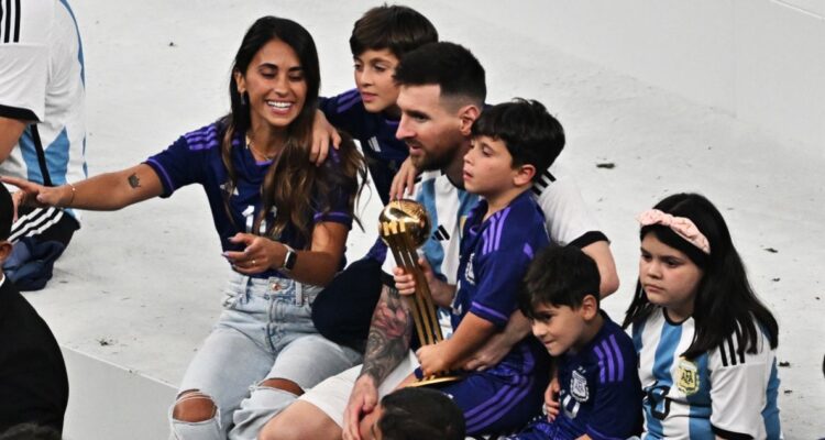 Lionel Messi celebró el título argentino junto a su familia en Lusail.