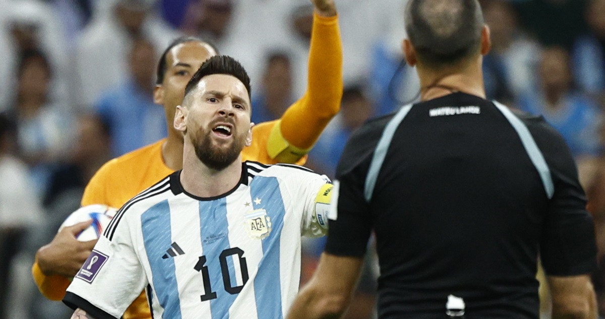 Lionel Messi destrozó al juez español Mateu Lahoz.