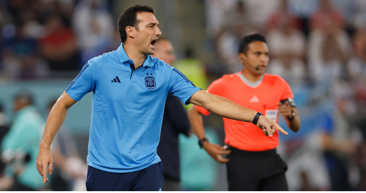 Lionel Scaloni se enfurece por tener que jugar en dos días ante Australia.
