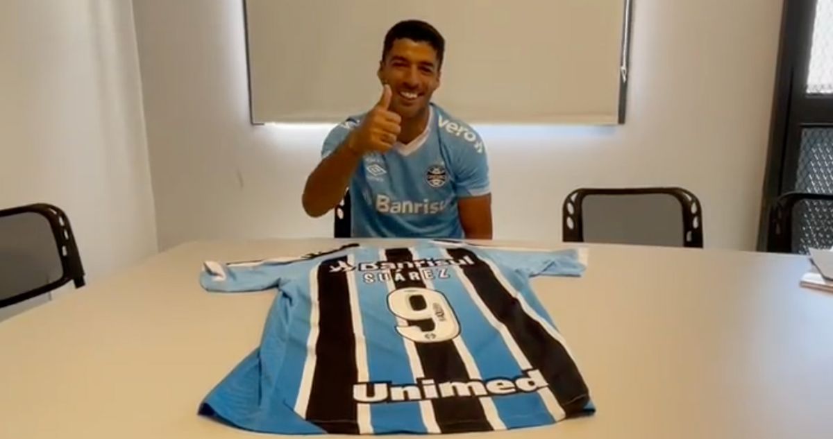 Gremio oficializó la contratación de la estrella uruguaya Luis Suárez