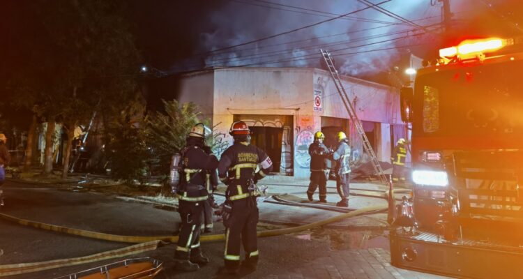 Una madre y sus dos hijos mueren tras incendio en Santiago