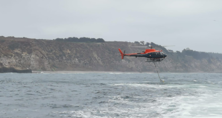 Maitencillo: rescatan con helicóptero a persona que cayó al mar desde un kayak