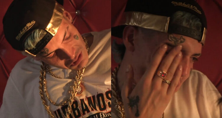 El cantante Marcianeke llora mientras comparte con María Luisa Godoy.