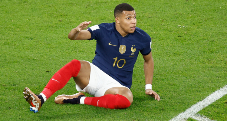 Mbappé preocupa a Francia, tras no entrenar junto al equipo en la última sesión.