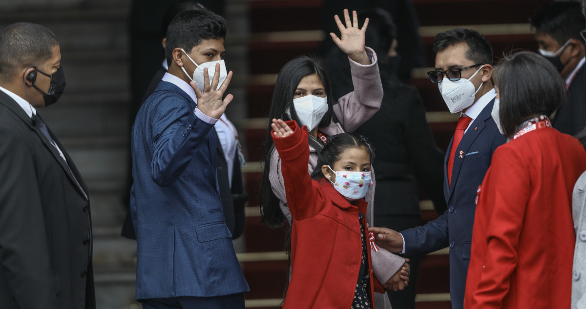 México recibe a la familia de Pedro Castillo en su embajada de Lima: les dio asilo político