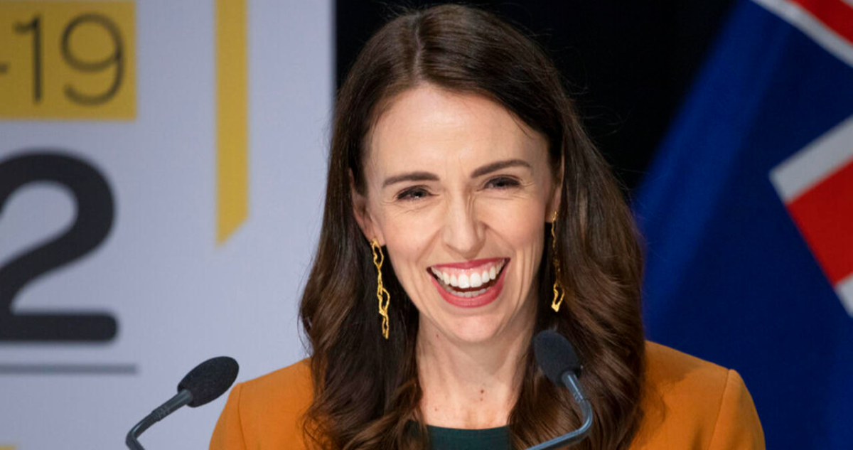 Idiota arrogante el micrófono abierto de la primera ministra de Nueva Zelanda contra un diputado