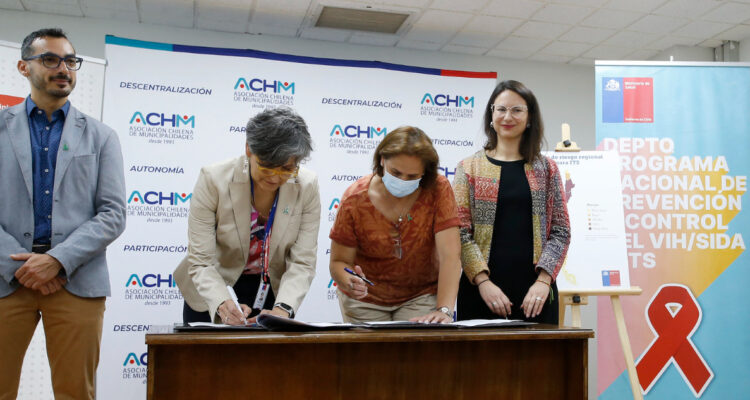 Acuerdo entre autoridades por dispensadores de condones