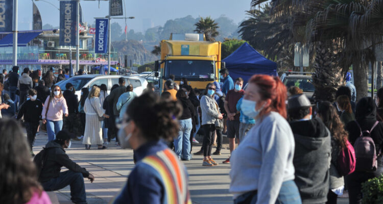 Covid-19: Minsal informa que contagios disminuyeron 28% en las últimas dos semanas