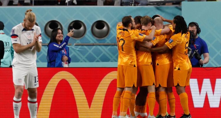 Países Bajos celebra un gol ante Estados Unidos (EEUU) en el Mundial