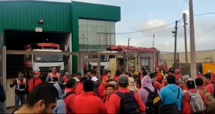 Recolectores de basura de Antofagasta inician paralización tras incumplimiento en pago de beneficios