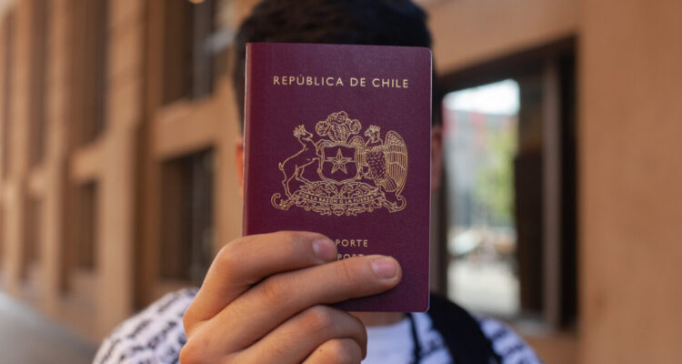 Embajada de EE.UU. y Cancillería de Chile informan que Programa Visa Waiver se mantendrá