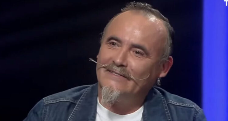 El humorista Paul Vásquez hablando de su futuro al estudiar como técnico en enfermería.