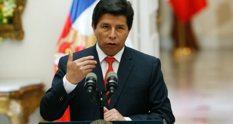 De profesor a golpista Pedro Castillo termina su turbulento mandato con un suicidio político