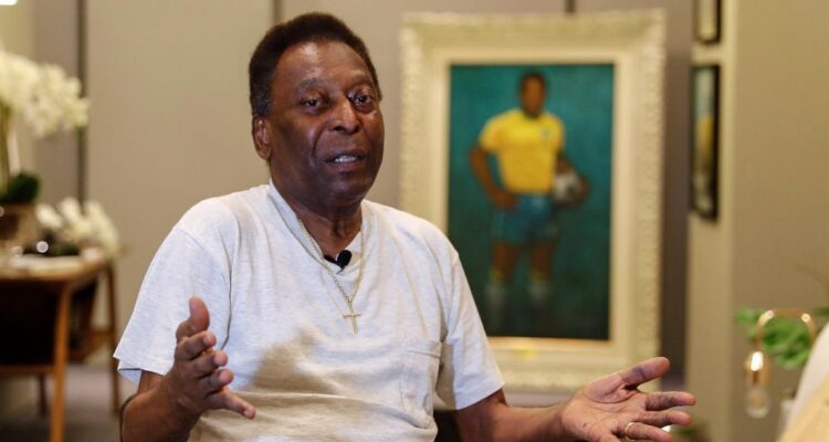 Pelé dice que está fuerte y siguiendo su tratamiento contra el cáncer