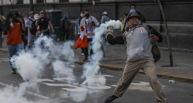 Perú Castillo culpa a Boluarte del feroz ataque a sus compatriotas durante las protestas