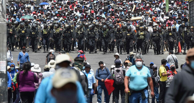 Crisis en Perú: gobierno declara Estado de emergencia en todo el país por 30 días