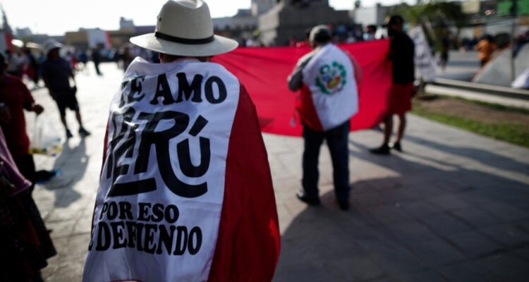 El 62% de los peruanos apoya elecciones anticipadas pero con reformas, según estudio