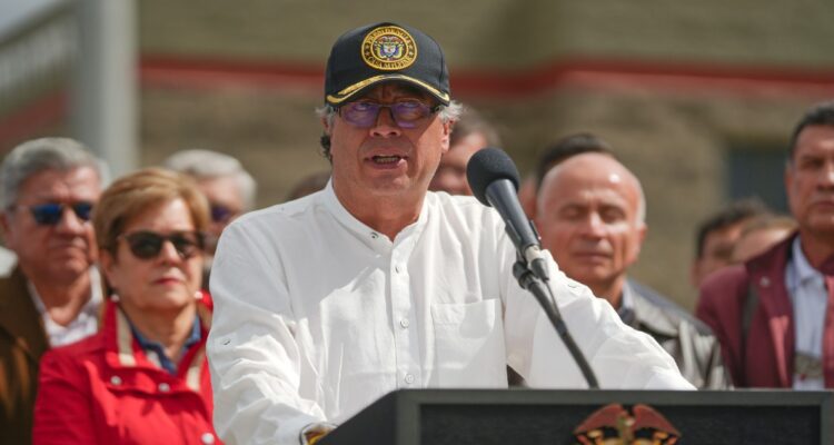 Petro anuncia aumento del sueldo mínimo en Colombia para hacer frente a la inflación