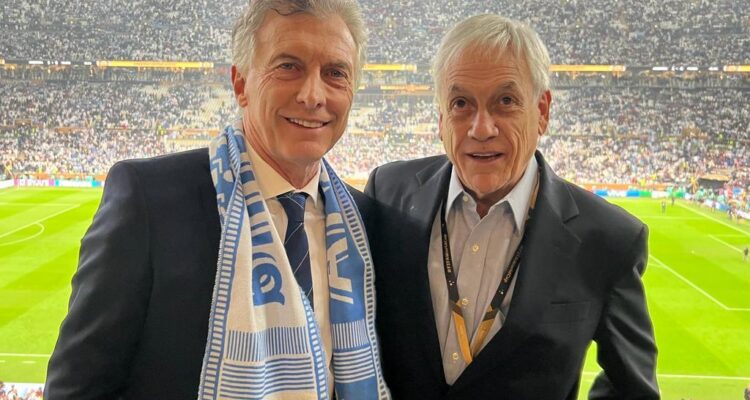 Piñera junto a Macri en la final del mundial