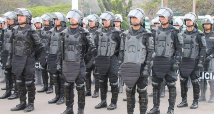 policía nacional de Perú