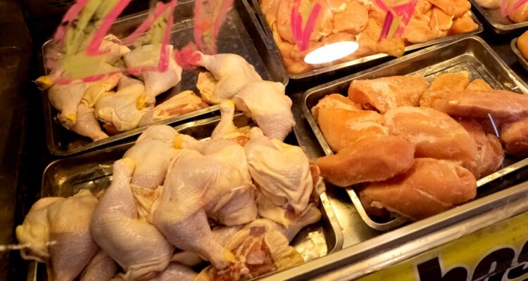 La multa a Agrosuper y Don Pollo por colusión irá a 23 fundaciones: Ariztía no se sumó al acuerdo