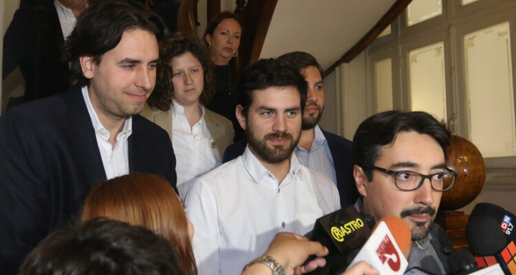 Cadem y proceso constituyente: 59% prefiere una convención mixta, con expertos y electos