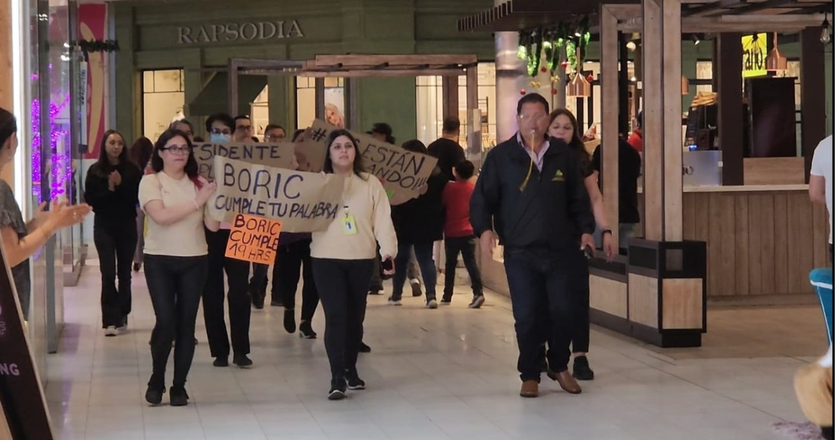 trabajadores Mall Plaza Trébol