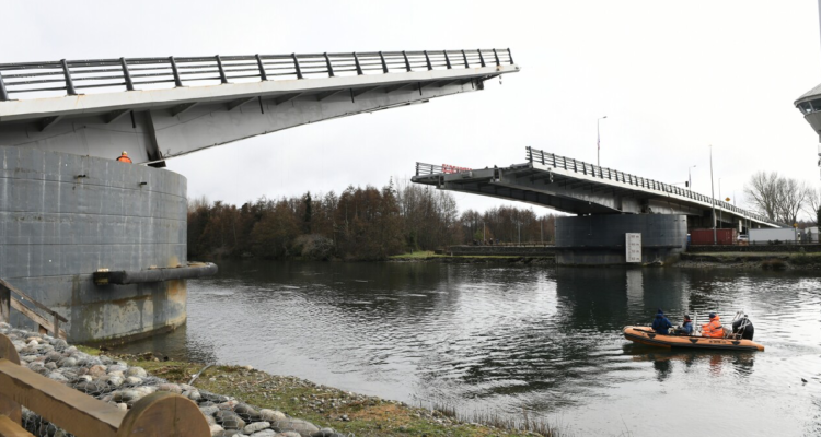 Contraloría toma razón de contrato para reparación de puente Cau Cau