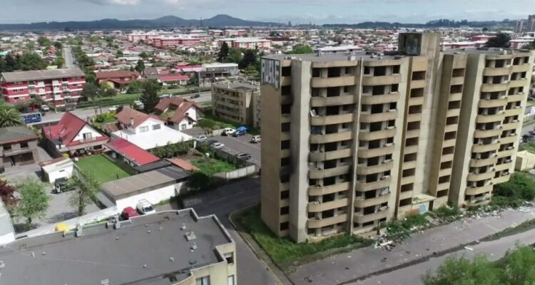 Edificio Puerto de Palos en Hualpén, deshabitado tras el 27F