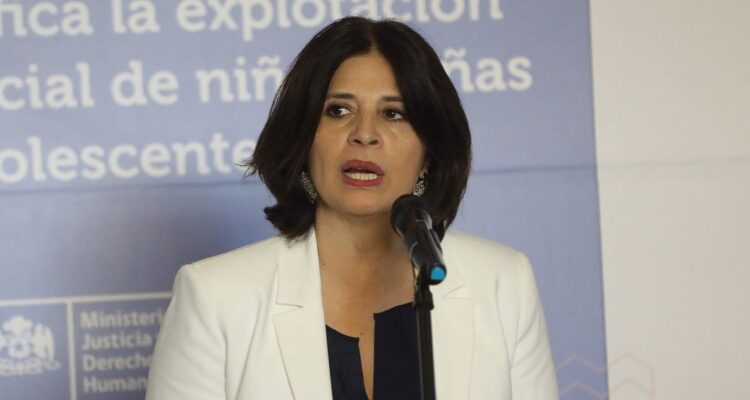 Diputados UDI piden renuncia de ministra Ríos tras “error” en número de indultados por Boric