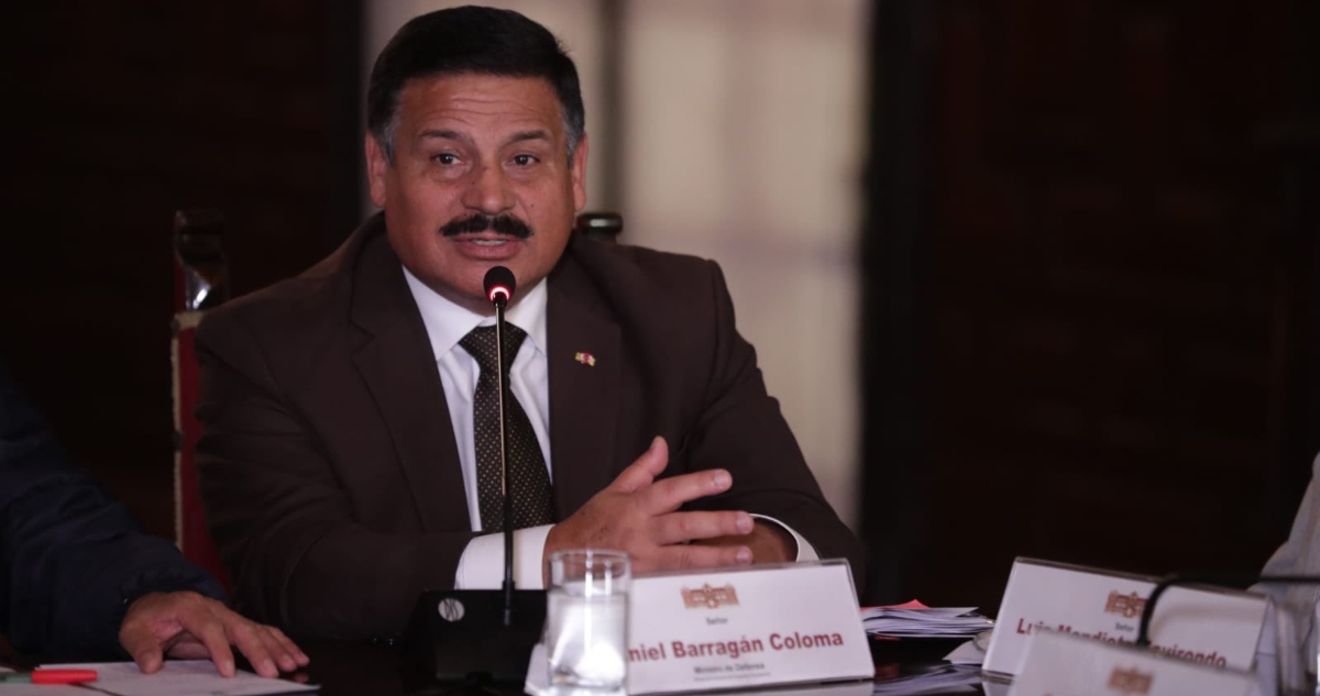 Renuncia ministro de Defensa de Perú