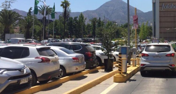 ¿Son legales los carteles de los estacionamientos de empresas o coemrcios que dicen que no se hacen responsables por daños hurtos o robos?