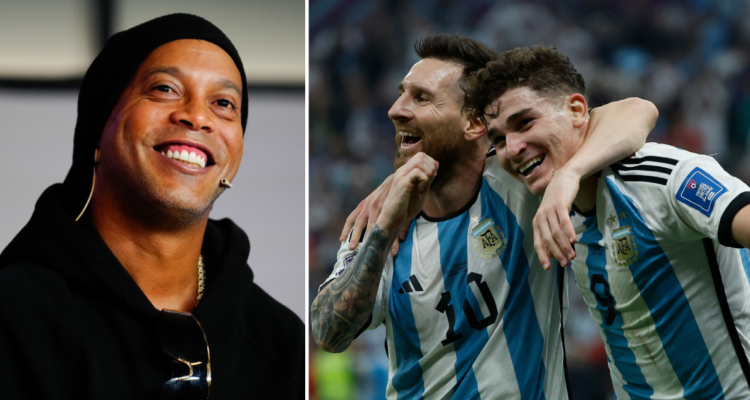 Ronaldinho aplaude a Julián Álvarez por su gol ante Croacia.