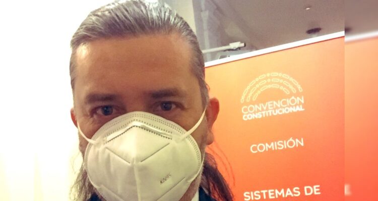 Sancionan a juez Daniel Urrutia por denuncia de sus colegas tras dichos en Convención Constitucional