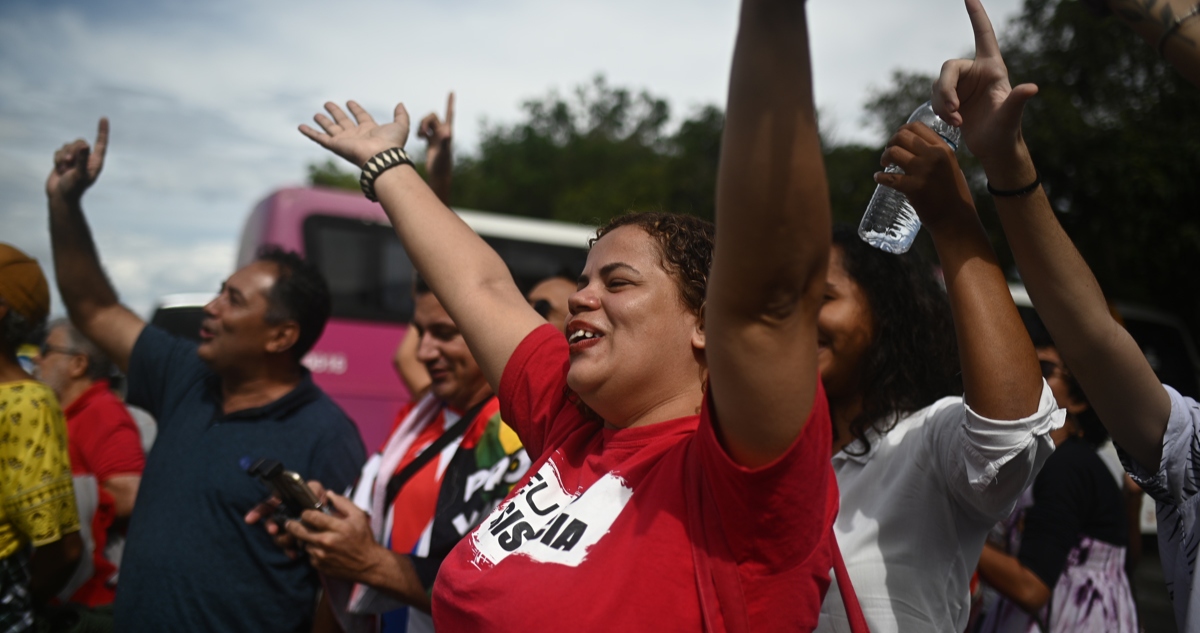 Seguidores de Lula da Silva llegan a Brasilia por investidura