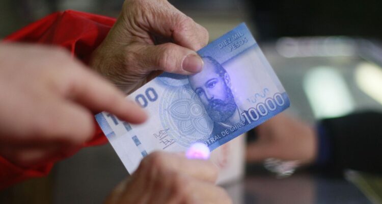 Sueldo mínimo aumentará a contar de este 1 de enero producto de la inflación